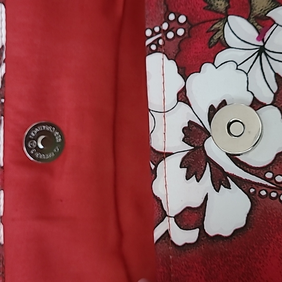 NWT! Max imports Hawaiian floral wallet, 4.5"x7.5"x1", red - Picture 4 of 7